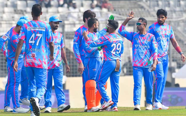 রাজশাহীকে বিধ্বস্ত করে প্রথম জয় চিটাগং কিংসের